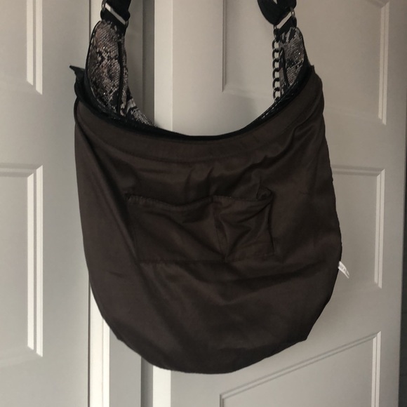 Snake print faux sueded handbag with rhinestones - Picture 5 of 8